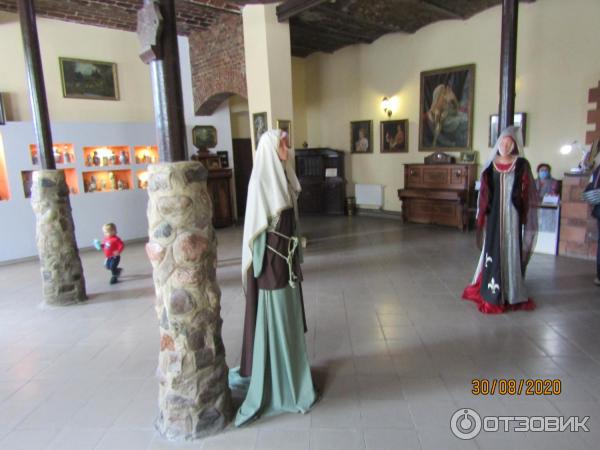 код янтарного калининградской области. 31886 1187559. код янтарного калининградской области фото. код янтарного калининградской области-31886 1187559. картинка код янтарного калининградской области. картинка 31886 1187559. Здравствуйте! Сегодня, в продолжение моих воспоминаний об отдыхе в самом западном регионе нашей страны, в Калининградской области, хотелось бы рассказать об одном из приморских городков, которые довелось посетить, об Янтарном. Иногда его называют и посёлком, всё таки население его составляет всего-то пять с половиной тысяч жителей. Но, впрочем, я думаю, это не так и принципиально. Я уже рассказывал об отдельных достопримечательностях Янтарного, сегодня же, что называется, обобщающий отзыв.