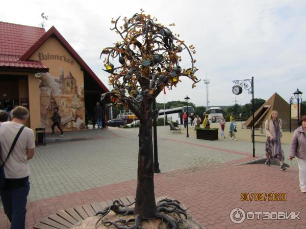 код янтарного калининградской области. 31886 16783517. код янтарного калининградской области фото. код янтарного калининградской области-31886 16783517. картинка код янтарного калининградской области. картинка 31886 16783517. Здравствуйте! Сегодня, в продолжение моих воспоминаний об отдыхе в самом западном регионе нашей страны, в Калининградской области, хотелось бы рассказать об одном из приморских городков, которые довелось посетить, об Янтарном. Иногда его называют и посёлком, всё таки население его составляет всего-то пять с половиной тысяч жителей. Но, впрочем, я думаю, это не так и принципиально. Я уже рассказывал об отдельных достопримечательностях Янтарного, сегодня же, что называется, обобщающий отзыв.