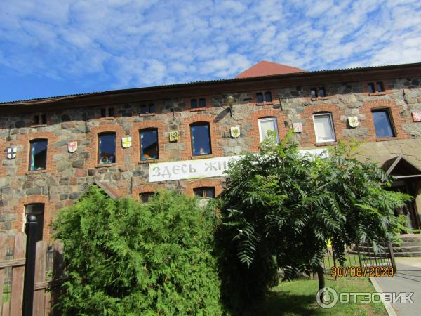 код янтарного калининградской области. 31886 19582377. код янтарного калининградской области фото. код янтарного калининградской области-31886 19582377. картинка код янтарного калининградской области. картинка 31886 19582377. Здравствуйте! Сегодня, в продолжение моих воспоминаний об отдыхе в самом западном регионе нашей страны, в Калининградской области, хотелось бы рассказать об одном из приморских городков, которые довелось посетить, об Янтарном. Иногда его называют и посёлком, всё таки население его составляет всего-то пять с половиной тысяч жителей. Но, впрочем, я думаю, это не так и принципиально. Я уже рассказывал об отдельных достопримечательностях Янтарного, сегодня же, что называется, обобщающий отзыв.