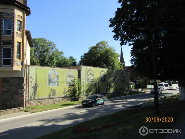 код янтарного калининградской области. 31886 68620218. код янтарного калининградской области фото. код янтарного калининградской области-31886 68620218. картинка код янтарного калининградской области. картинка 31886 68620218. Здравствуйте! Сегодня, в продолжение моих воспоминаний об отдыхе в самом западном регионе нашей страны, в Калининградской области, хотелось бы рассказать об одном из приморских городков, которые довелось посетить, об Янтарном. Иногда его называют и посёлком, всё таки население его составляет всего-то пять с половиной тысяч жителей. Но, впрочем, я думаю, это не так и принципиально. Я уже рассказывал об отдельных достопримечательностях Янтарного, сегодня же, что называется, обобщающий отзыв.