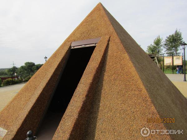 код янтарного калининградской области. 31886 85910020. код янтарного калининградской области фото. код янтарного калининградской области-31886 85910020. картинка код янтарного калининградской области. картинка 31886 85910020. Здравствуйте! Сегодня, в продолжение моих воспоминаний об отдыхе в самом западном регионе нашей страны, в Калининградской области, хотелось бы рассказать об одном из приморских городков, которые довелось посетить, об Янтарном. Иногда его называют и посёлком, всё таки население его составляет всего-то пять с половиной тысяч жителей. Но, впрочем, я думаю, это не так и принципиально. Я уже рассказывал об отдельных достопримечательностях Янтарного, сегодня же, что называется, обобщающий отзыв.