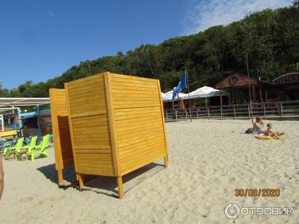 код янтарного калининградской области. 31886 87593301. код янтарного калининградской области фото. код янтарного калининградской области-31886 87593301. картинка код янтарного калининградской области. картинка 31886 87593301. Здравствуйте! Сегодня, в продолжение моих воспоминаний об отдыхе в самом западном регионе нашей страны, в Калининградской области, хотелось бы рассказать об одном из приморских городков, которые довелось посетить, об Янтарном. Иногда его называют и посёлком, всё таки население его составляет всего-то пять с половиной тысяч жителей. Но, впрочем, я думаю, это не так и принципиально. Я уже рассказывал об отдельных достопримечательностях Янтарного, сегодня же, что называется, обобщающий отзыв.