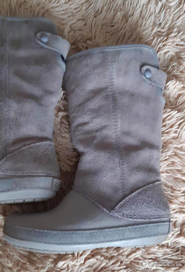 Crocs berryessa suede boot sale