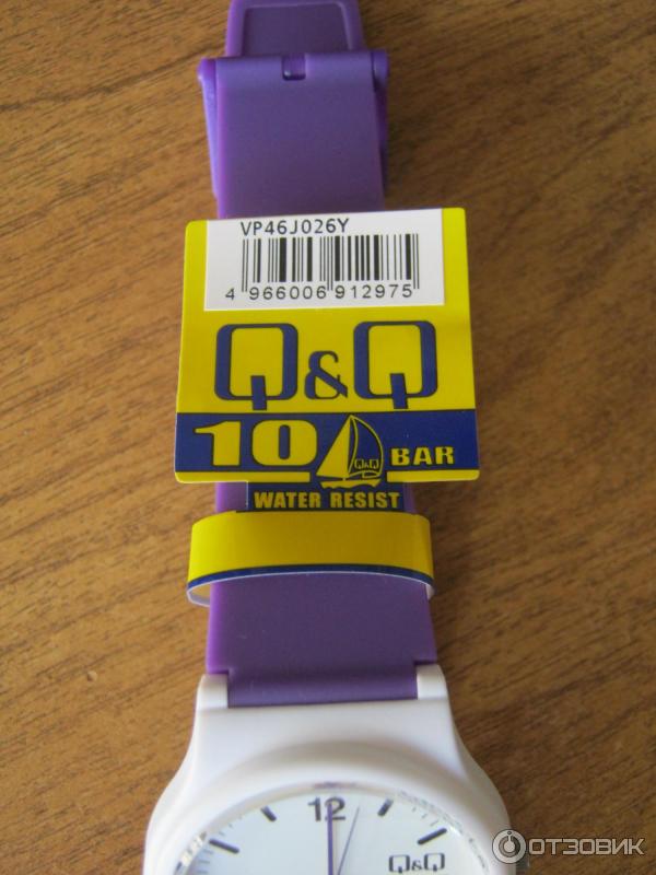 Женские наручные часы QQ 500 рублей, это было пять лет тому назад.<br />Глядя на нас муж тоже попросил заказать ему водонепроницаемые часы, через год после наших. И его часы стоили уже 600 рублей.</p><p><img decoding=