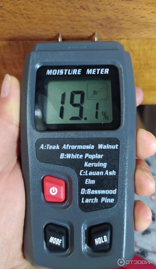 Влагомер древесины R D MT-10 в работе