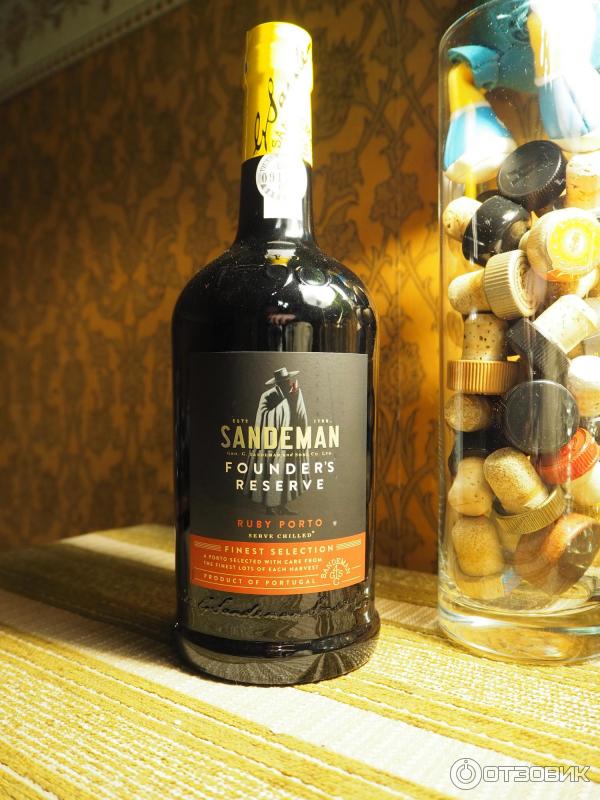 Sandeman портвейн. Портвейн Сандеман Руби Порто. Сандеман портвейн красный. Портвейн Sandeman Ruby этикетка. Сандерман алкоголь.