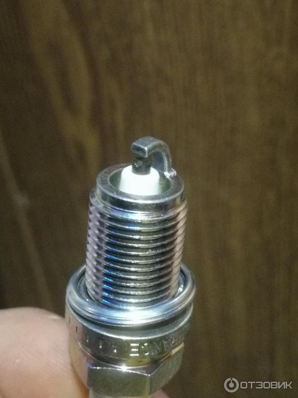Свеча зажигания бензинового двигателя NGK BKR6E-11 фото