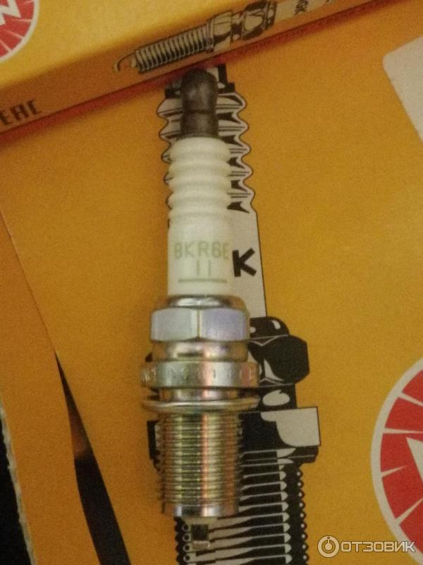Свеча зажигания бензинового двигателя NGK BKR6E-11 фото