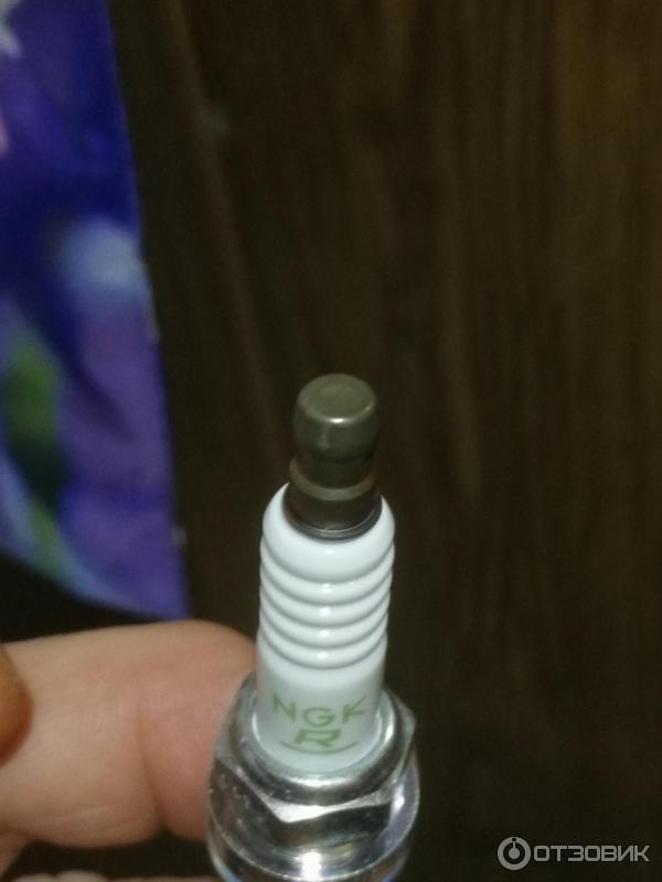 Свеча зажигания бензинового двигателя NGK BKR6E-11 фото