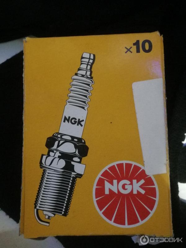 Свеча зажигания бензинового двигателя NGK BKR6E-11 фото