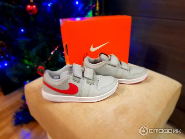 nike grey and red trainers