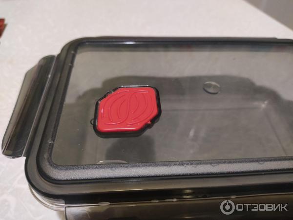 Открытый контейнер в магните с косметикой для рабочих обедов самый идеальный вариант