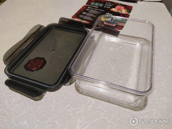 Открытый контейнер в магните с косметикой для рабочих обедов самый идеальный вариант