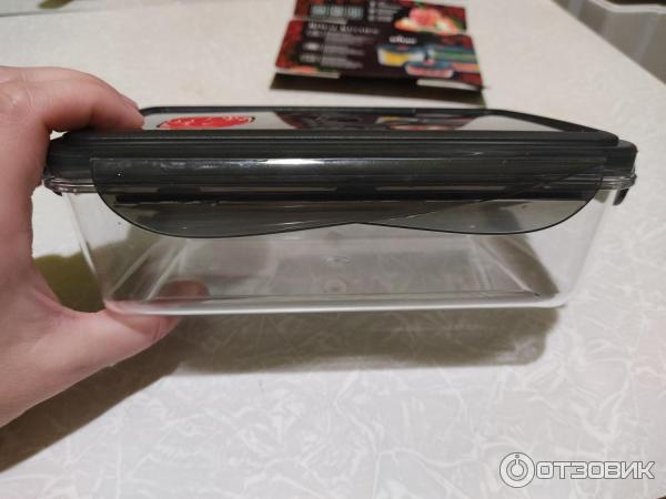 Открытый контейнер в магните с косметикой для рабочих обедов самый идеальный вариант