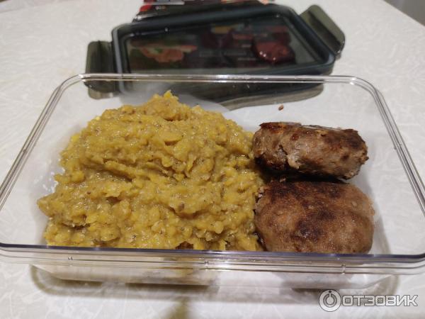 Открытый контейнер в магните с косметикой для рабочих обедов самый идеальный вариант