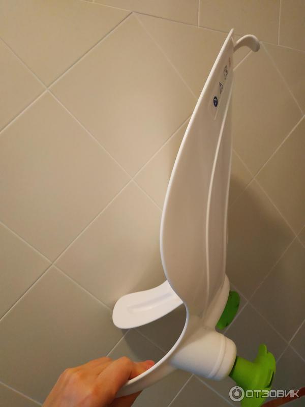 Удобное приспособление для подмывания ребенка в раковине