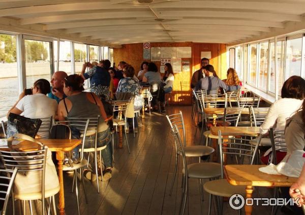 Теплоходы rivertickets. Теплоход маэстро прогулка по реке москве. Билет на теплоход ривертикетс. Теплоход тип москва святогор. Москва река прогулка на теплоходе.