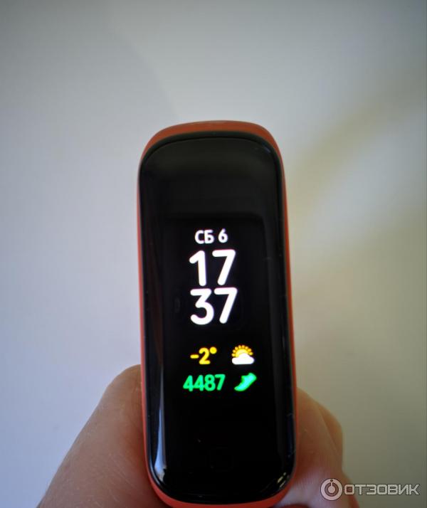 Фитнес браслет samsung galaxy fit 2. Samsung Fit 2 отзовик. Галакси фит 2 фото. Fit2 Samsung Galaxy отзывы фитнес браслет. Кружочек с полоской на экране Galaxy Fit 2.