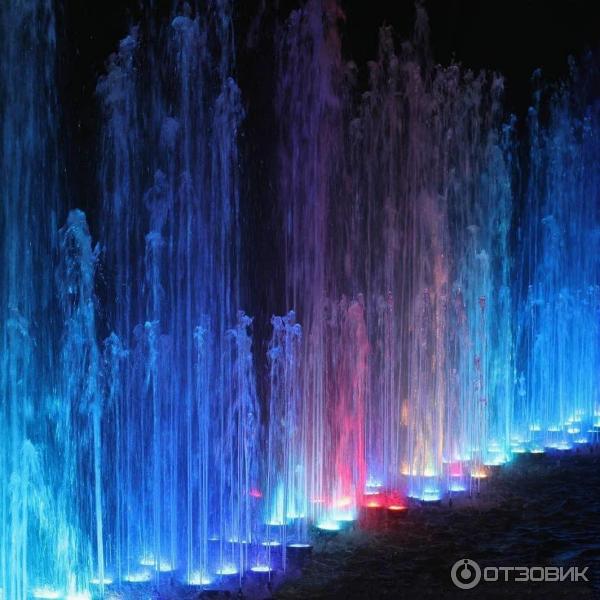 Шоу фонтанов в москве аквамарин. Цирк поющих фонтанов аквамарин. Танцующий фонтан аквамарин. Цирк танцующих фонтанов аквамарин. Танцующий фонтан аквамарин.