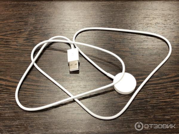 Apple Watch 38 мм на женской руке