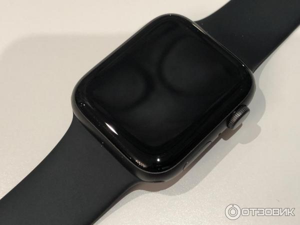 Apple Watch 38 мм на женской руке