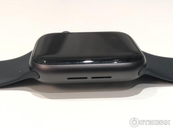 Apple Watch 38 мм на женской руке
