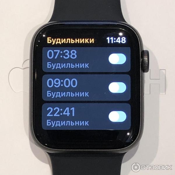 Apple Watch 38 мм на женской руке