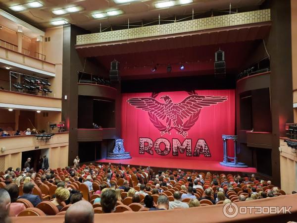 Театр моссовета зал. В театр имени моссовета егэ. Театр моссовета бельэтаж. Театр моссовета зал. Театр моссовета малая сцена.