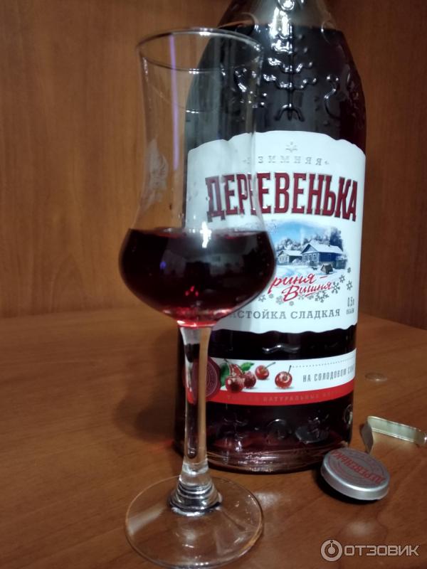 Графиня вишня деревенька. Деревенька наливка вишневая. Настойка графиня вишня. Наливка зимняя деревенька графиня вишня. 5 л.
