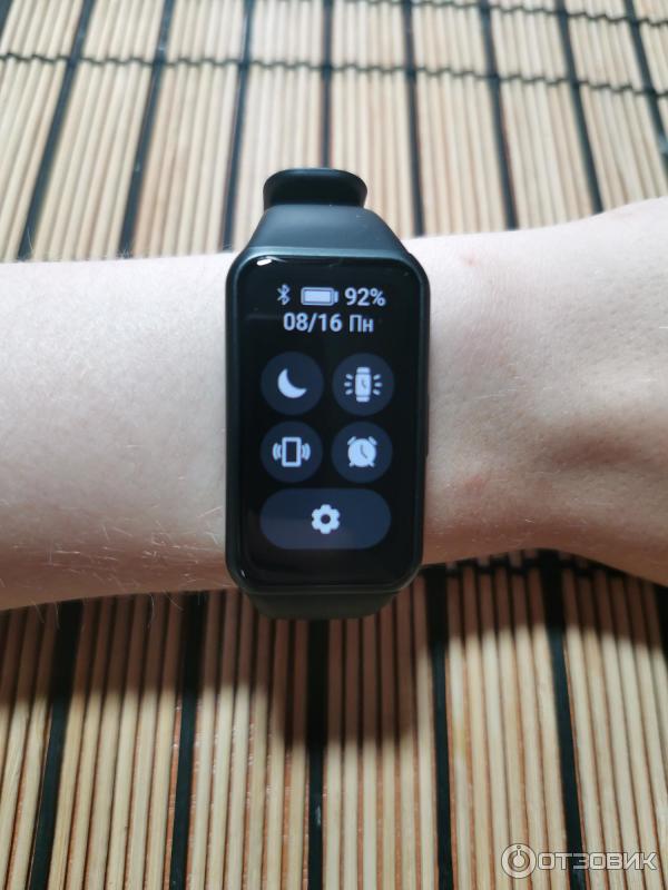 Смарт-браслет Honor Band 6 фото