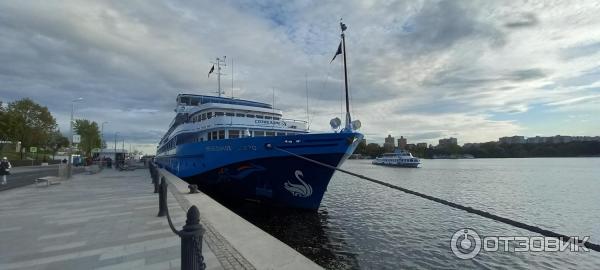 Отзыв о Теплоход "Лебединое озеро" | Красавец теплоход плывет по Волге
