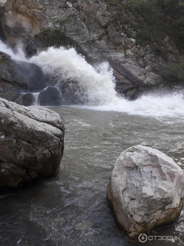 Отзыв о Хучнинский водопад (Россия, Дагестан) | Мощный Хучнинский водопад  среди гор Дагестана