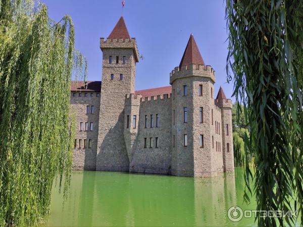 Экскурсия шато. Шато-Эркен Кабардино-Балкария экскурсия. Замок Шато Эркен свадьба. Замок Шато Эркен внутри. Замок Шато Эркен местонахождение.