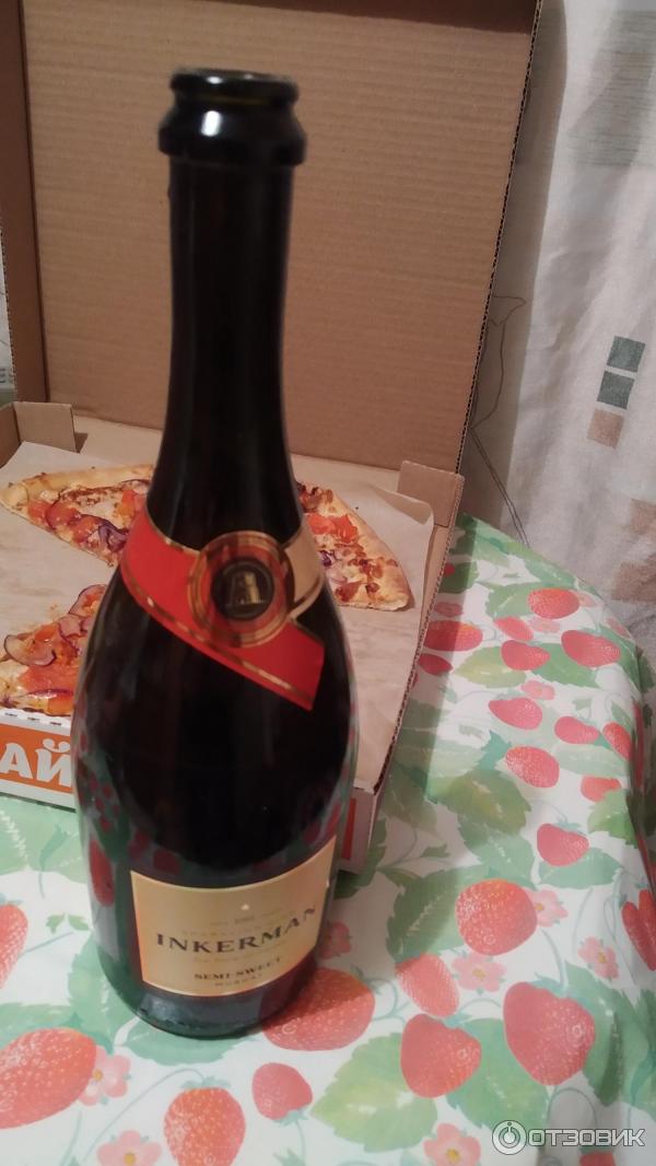 Инкерман semi sweet. Шампанское инкерман мускат. Инкерман шампанское полусладкое мускат. Вино inkerman semi-sweet. Инкерман игристое брют.