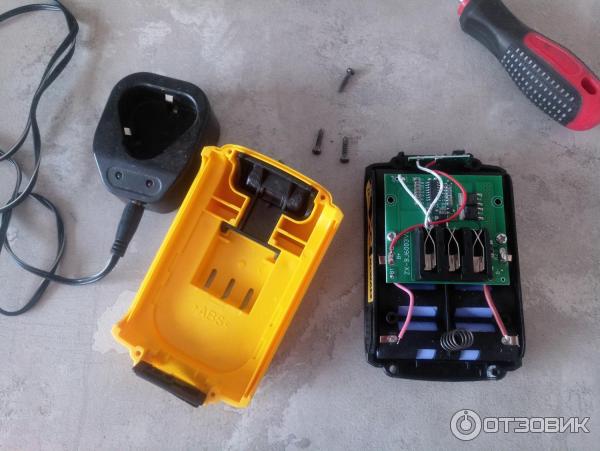 Аккумуляторная ударная дрель-шуруповерт DeWALT DCD776S2 фото