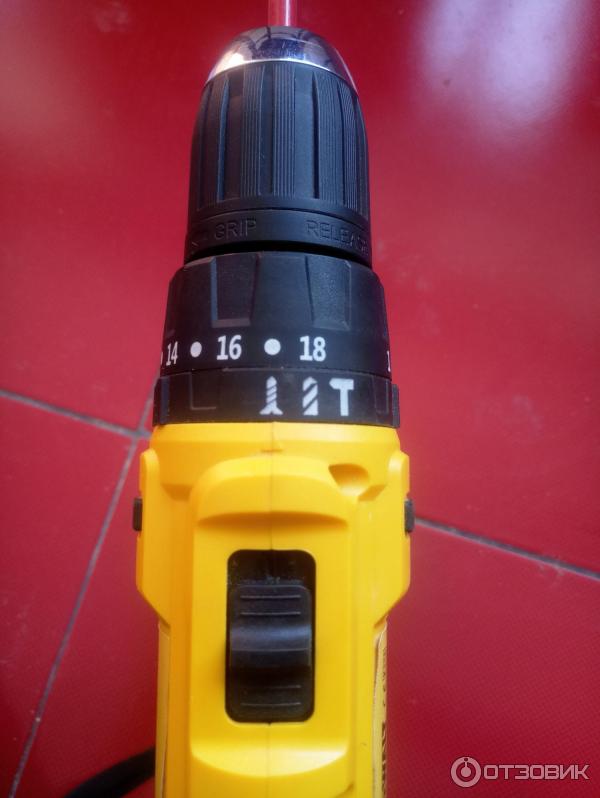 Аккумуляторная ударная дрель-шуруповерт DeWALT DCD776S2 фото