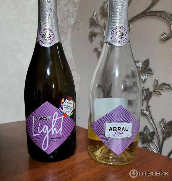 Шампанское light. Абрау Дюрсо Лайт Semi Sweet. Игристое вино Абрау Лайт. Абрау-Дюрсо Лайт шампанское голубое. Вино Абрау Лайт.