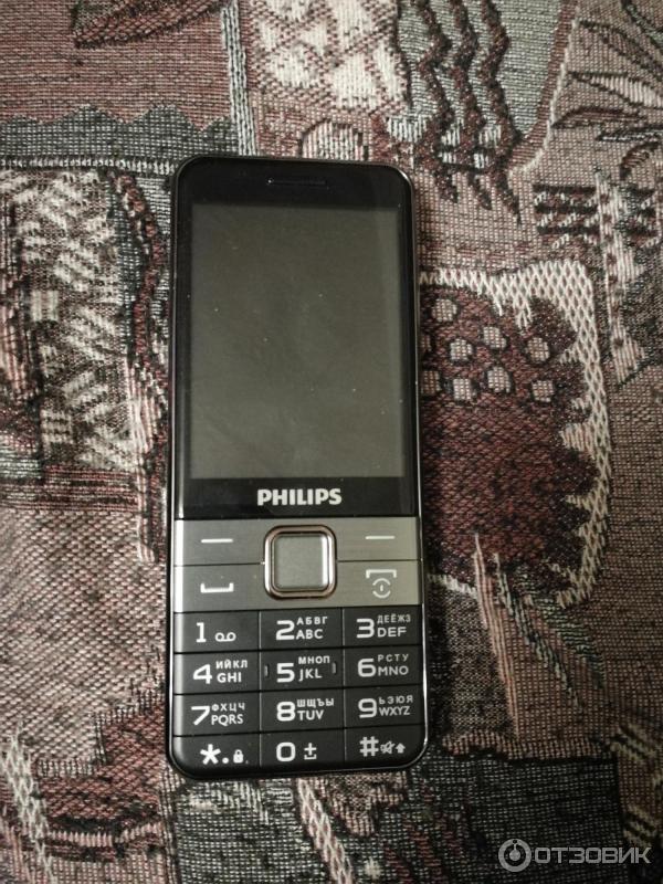 Мобильный телефон Philips Xenium E590 фото
