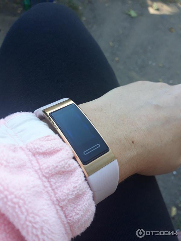 Фитнес-браслет Huawei Band 4 Pro фото