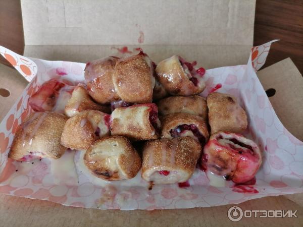 Станционная пиццерия додо. Додо пицца рулетики с корицей. Бруслетики 16 шт. Бруслетики. Бруслетики.