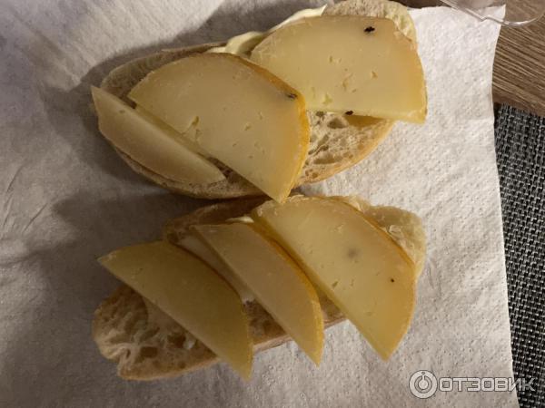 качотта с лисичками. сыр качотта с лисичками. качотта с лисичками и жареным луком. качотта с лисичками и жареным луком. горячие блюда с сыром качотта ресторан.