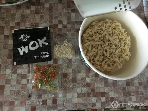 Биг бон вок блэк стар. Доширак вок Биг Бон. Лапша big bon Wok. Биг Бон лапша терияки. Биг Бон вок курица терияки.