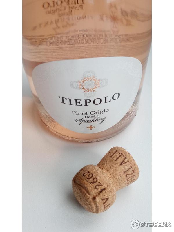 Вино игристое con tre пино. Просекко пино гриджио розе. Вино игристое корте дей рови. Пино гриджио розовое игристое брют. Корте деи рови просекко doc вилла дельи олми.