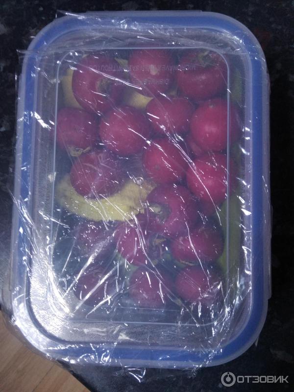 Открытый контейнер в магните с косметикой для рабочих обедов самый идеальный вариант