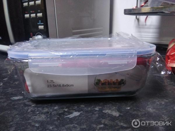 Открытый контейнер в магните с косметикой для рабочих обедов самый идеальный вариант