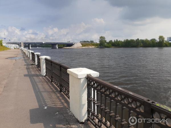 Ночной октябрьский мост череповец. Город череповец. Набережная ягорбы череповец. Мост через ягорбу в череповце с аллеи. Набережная ягорбы череповец.