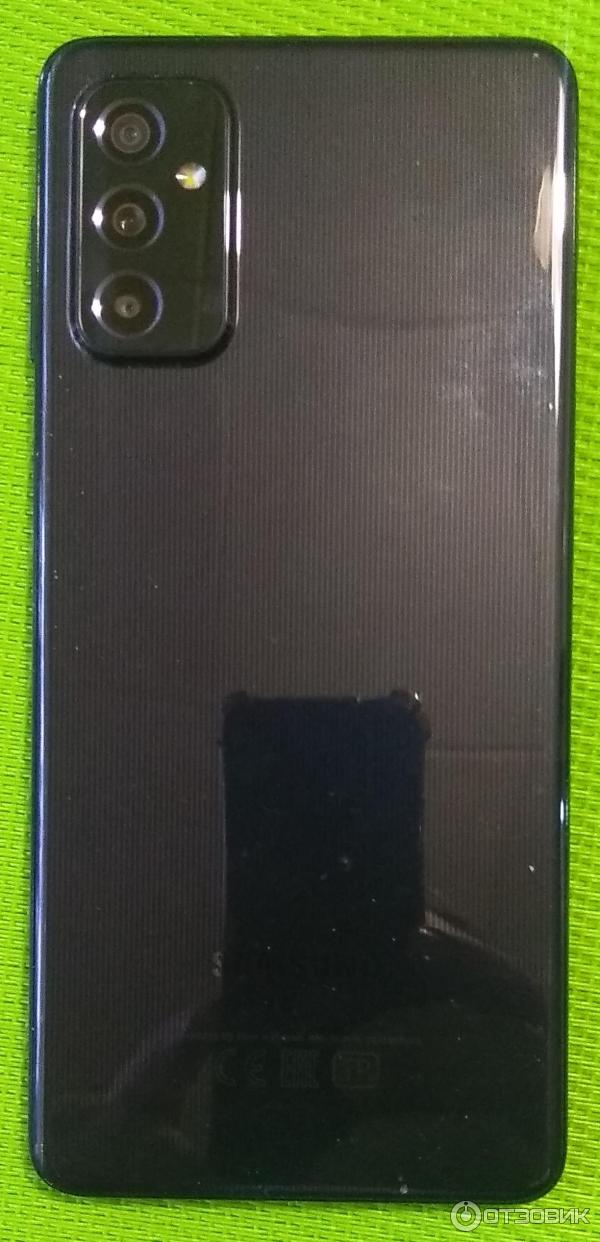 задняя сторона смартфона Samsung M52