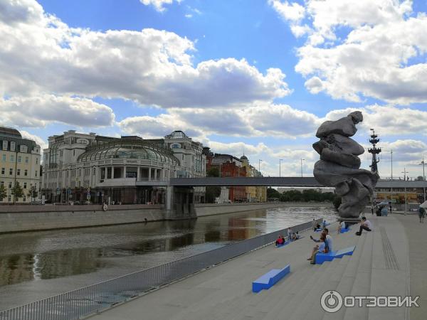 Скульптура Большая Глина №4 на Болотной площади (Россия, Москва) фото