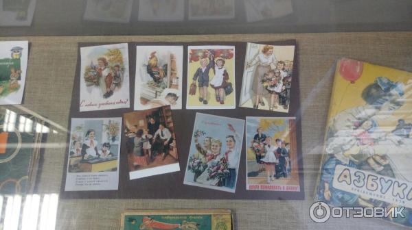 На школьной выставке 72 рисунка из них 5 6