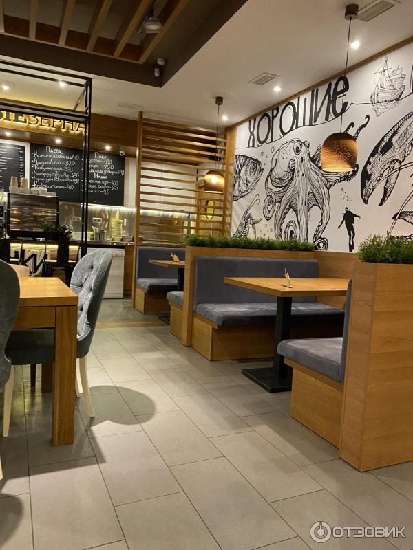 Ресторан хорошие руки. Ресторан хорошие руки. Хорошие руки рязань кафе. Хорошие руки рыба рязань. Общественные здания украшенные портретами известных людей.